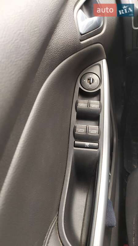 Універсал Ford Focus 2011 в Золочеві