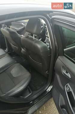 Хэтчбек Ford Focus 2011 в 