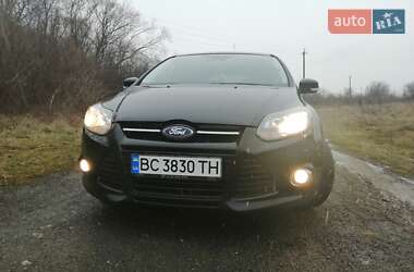 Хэтчбек Ford Focus 2011 в 
