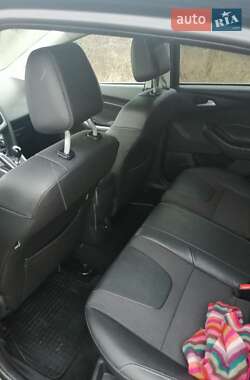 Хэтчбек Ford Focus 2011 в 