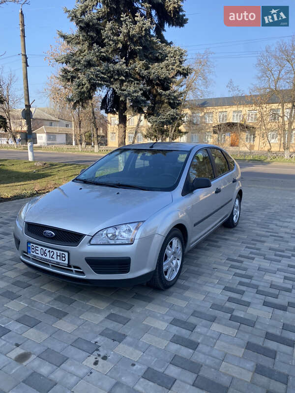 Хэтчбек Ford Focus 2006 в Новой Одессе