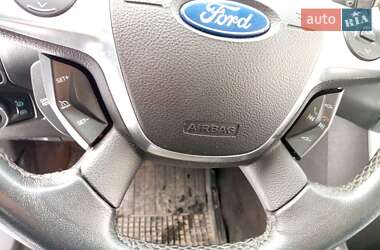 Хэтчбек Ford Focus 2012 в 