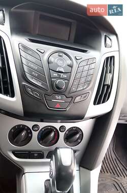 Хэтчбек Ford Focus 2012 в 