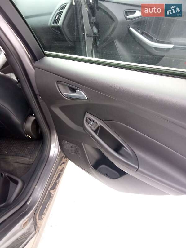 Хэтчбек Ford Focus 2012 в Ватутино