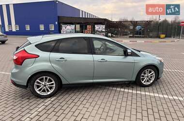 Хэтчбек Ford Focus 2012 в 