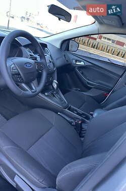 Седан Ford Focus 2015 в 