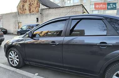 Хэтчбек Ford Focus 2011 в 