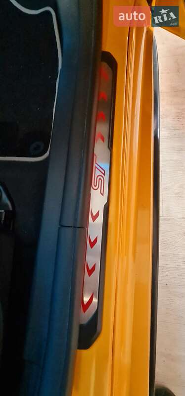 Хэтчбек Ford Focus 2013 в Киеве фото 42 Хэтчбек Ford Focus 2013 в Киеве