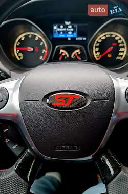 Хэтчбек Ford Focus 2013 в 