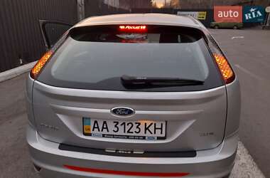 Хэтчбек Ford Focus 2010 в 