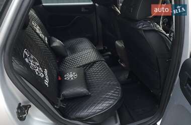 Хэтчбек Ford Focus 2010 в 