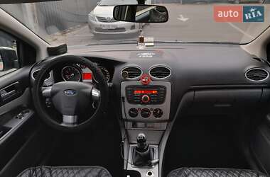 Хэтчбек Ford Focus 2010 в 