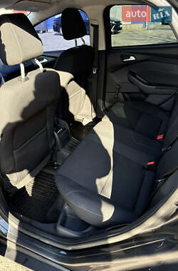 Хэтчбек Ford Focus 2015 в 