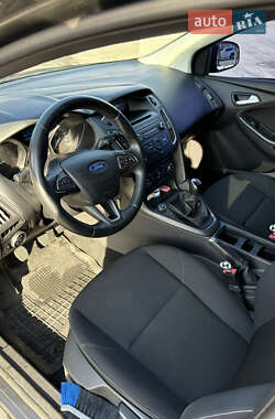 Хэтчбек Ford Focus 2015 в 