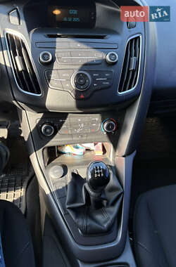 Хэтчбек Ford Focus 2015 в 