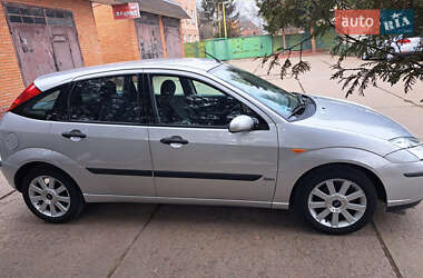 Хэтчбек Ford Focus 2001 в 