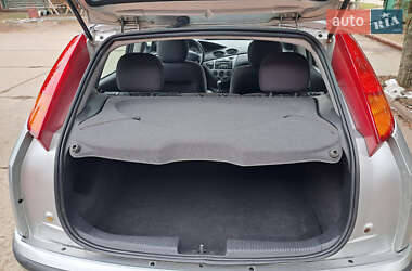 Хэтчбек Ford Focus 2001 в 