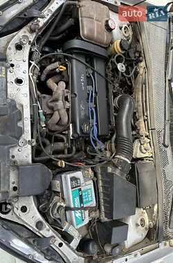 Седан Ford Focus 2001 в 