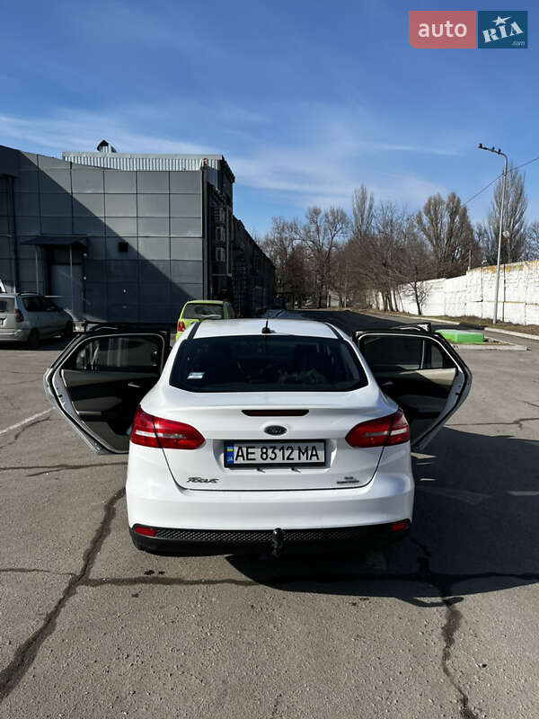 Седан Ford Focus 2015 в Дніпрі