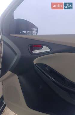 Хэтчбек Ford Focus 2013 в 