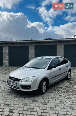 Хэтчбек Ford Focus 2005 в Березному