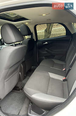 Хэтчбек Ford Focus 2013 в 