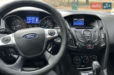 Хэтчбек Ford Focus 2013 в 