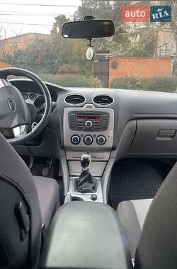 Хэтчбек Ford Focus 2010 в 