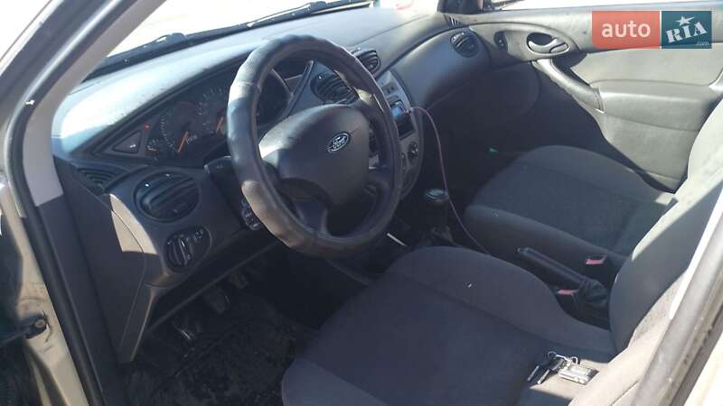 Седан Ford Focus 2004 в Покрове