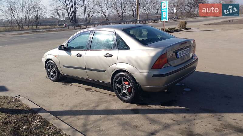 Седан Ford Focus 2004 в Покрове