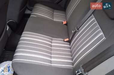 Хэтчбек Ford Focus 2010 в 