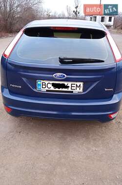 Хэтчбек Ford Focus 2010 в 