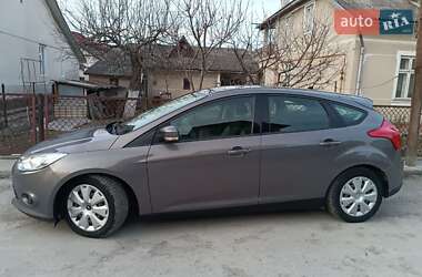 Хэтчбек Ford Focus 2011 в 