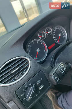 Хэтчбек Ford Focus 2007 в 