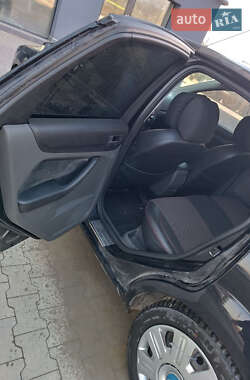 Хэтчбек Ford Focus 2007 в 