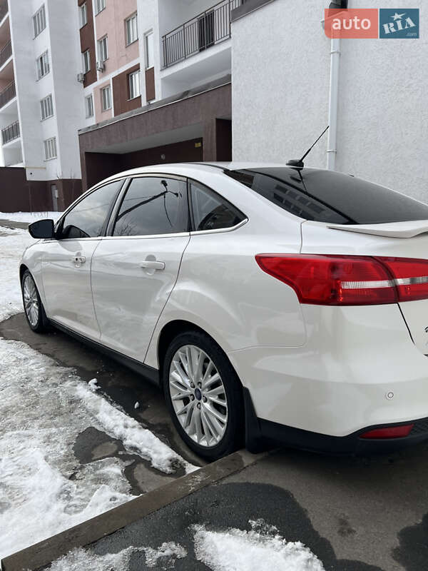 Седан Ford Focus 2015 в Корнине