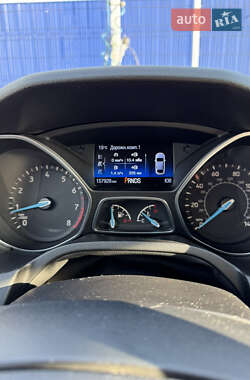 Седан Ford Focus 2015 в 