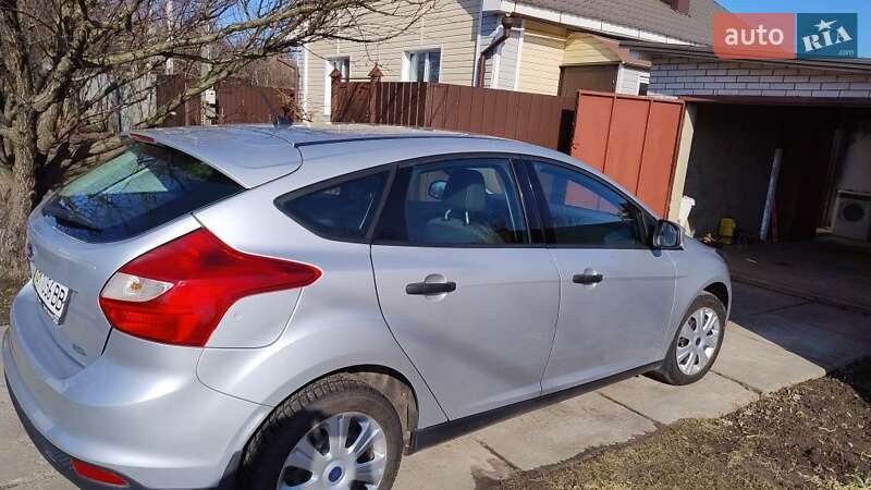 Хэтчбек Ford Focus 2014 в Глухове