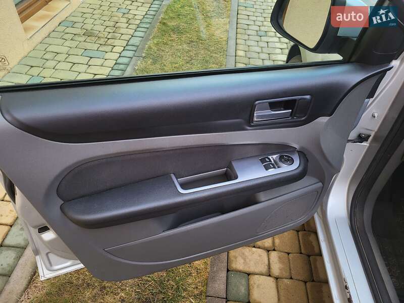 Хэтчбек Ford Focus 2011 в Львове