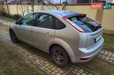 Хэтчбек Ford Focus 2011 в 