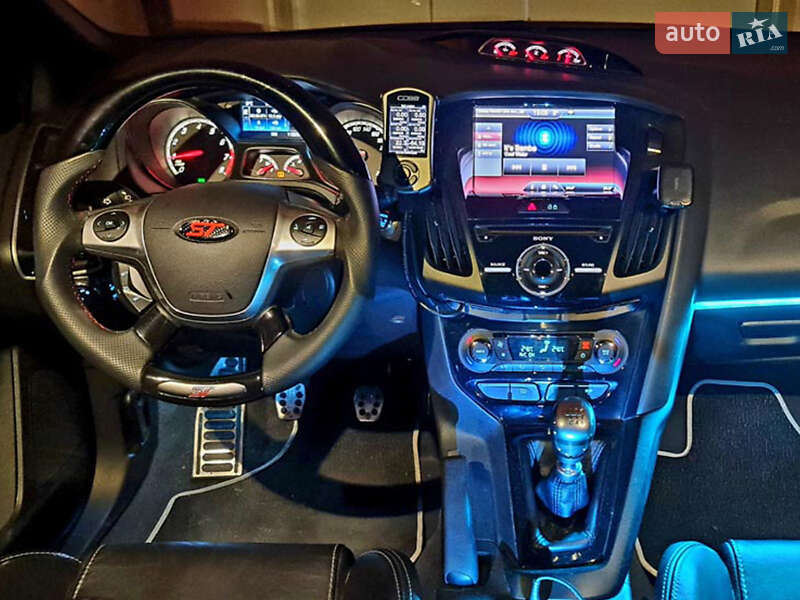 Хэтчбек Ford Focus 2013 в Киеве