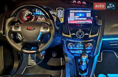 Хэтчбек Ford Focus 2013 в 