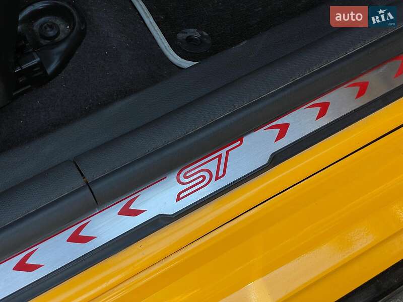 Хэтчбек Ford Focus 2013 в Киеве