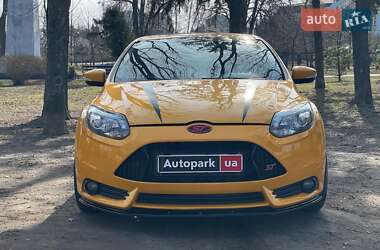 Хэтчбек Ford Focus 2013 в 