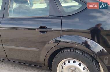 Хэтчбек Ford Focus 2005 в 