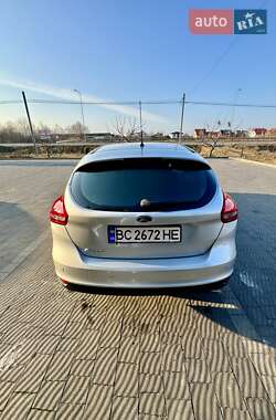 Хэтчбек Ford Focus 2015 в 