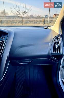 Хэтчбек Ford Focus 2015 в 