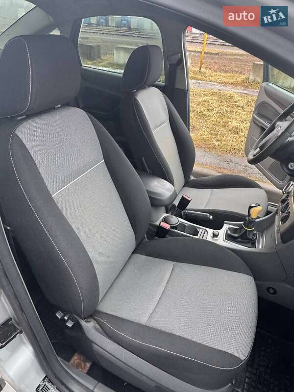 Седан Ford Focus 2010 в Львове