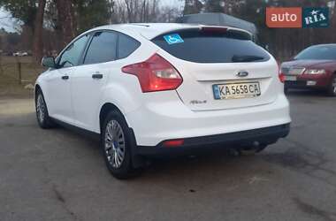 Хэтчбек Ford Focus 2013 в 