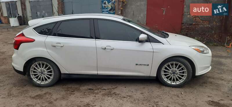 Хэтчбек Ford Focus 2013 в Новояворовске фото 3 Хэтчбек Ford Focus 2013 в Новояворовске